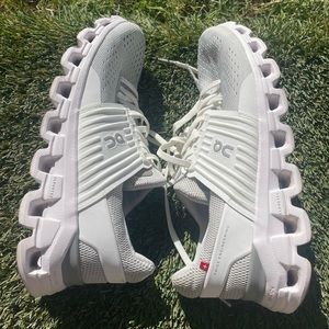 On cloud swift runnning shoes